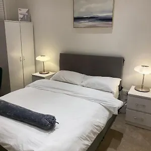 I&j Apartment London