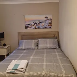 Yvonnehut Homestay Luton (Bedfordshire)